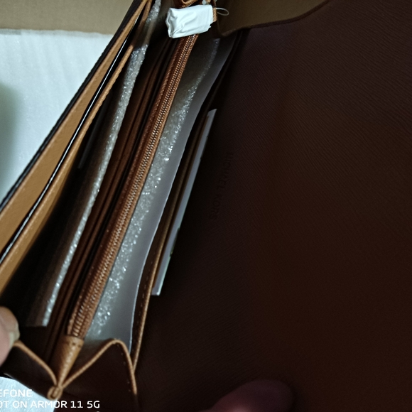 Michael Kors Authentic Wallet - Picture 3 of 4